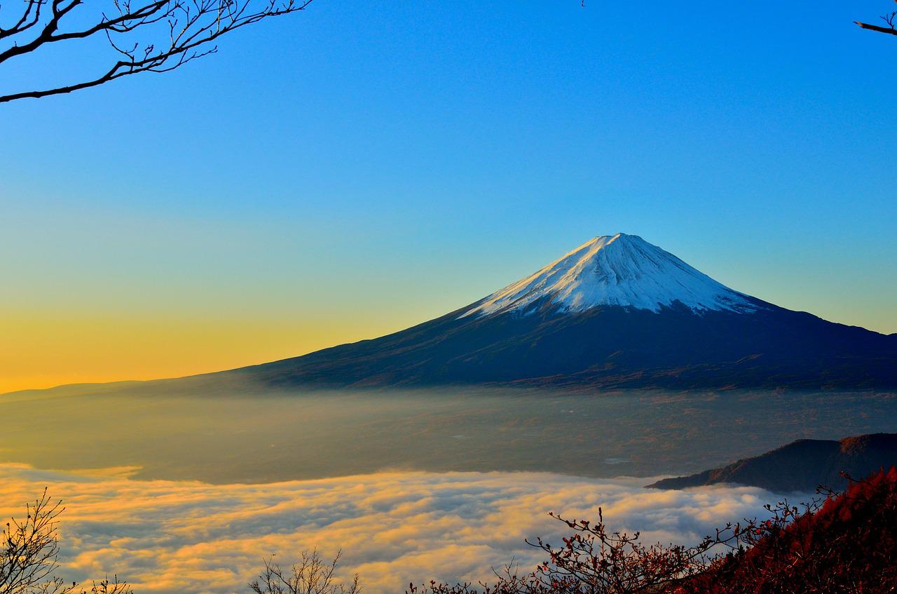 Mount Fuji in Japan scenic views 