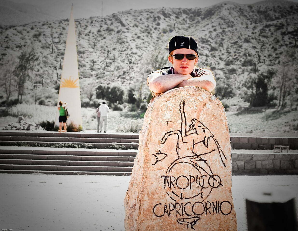 Nomadic Samuel visiting the Tropico de Capricrnio monument