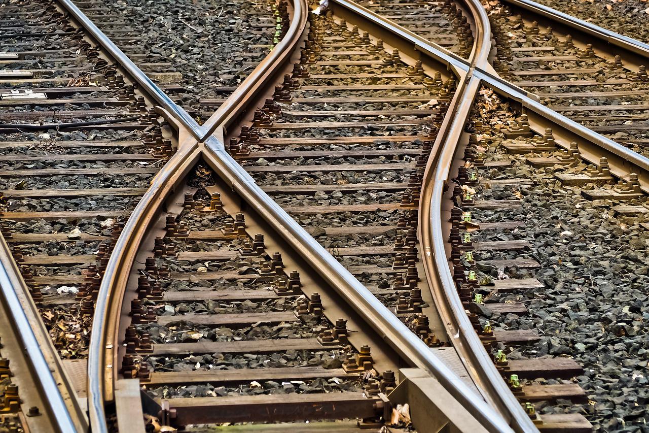 Train tracks criss crossing 