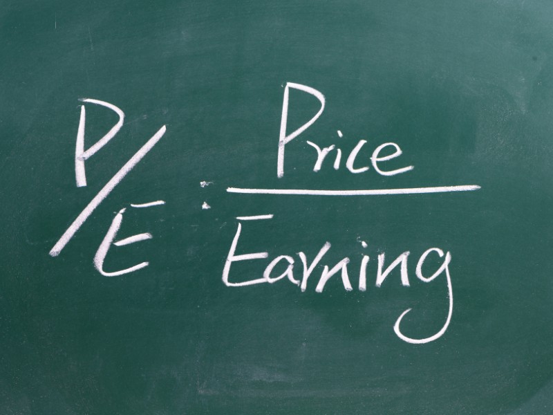 Price To Earnings Ratio: P/E Ratio guide for value investors 